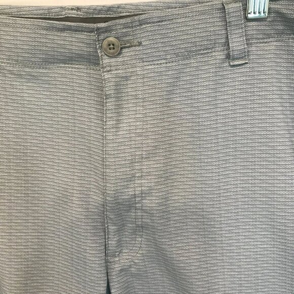 Ben Hogan Men's Flat Front Bermuda Golf Shorts Sz 40 in Gray  Activewear - Picture 2 of 16